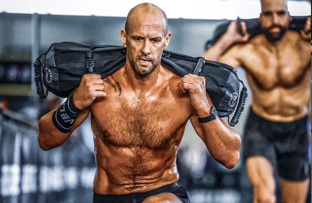 Crossfit de l'est hyrox Sangbag Lunges